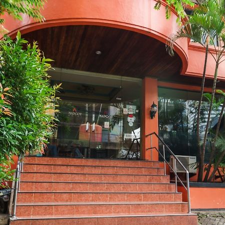 Reddoorz @ Jalan Jaksa Jakarta Exterior photo